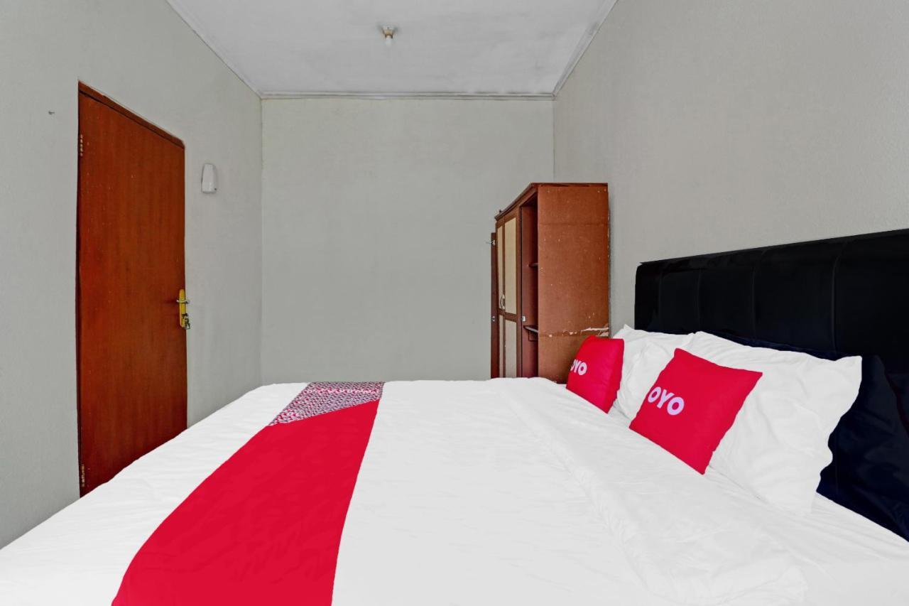 Oyo 90815 Putri Sariwangi Syariah Hotel